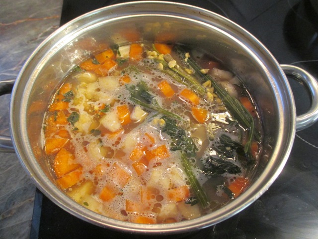 Bableves főzése zöldségekkel, csipetkével