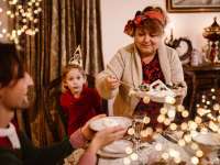 4 tipp, hogy a karácsonyi vendégeskedés ne fulladjon kudarcba, és a nagyit se bántsuk meg!